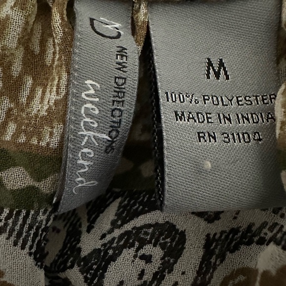 New Directions Brown Tan Flutter Sleeve Blouse M - Picture 4 of 4